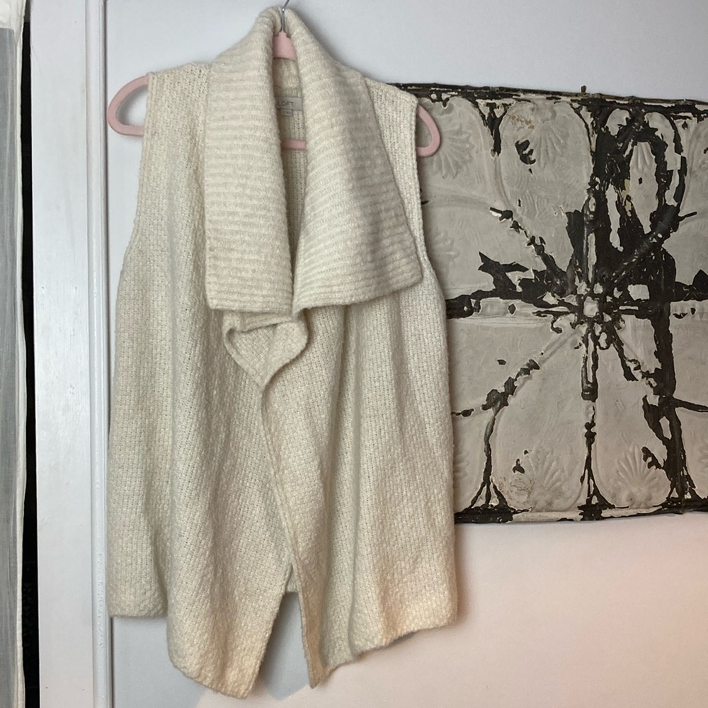 LOFT 40% Wool, 10% Alpaca Open Sweater Vest. Size: Small in Cream/Off white